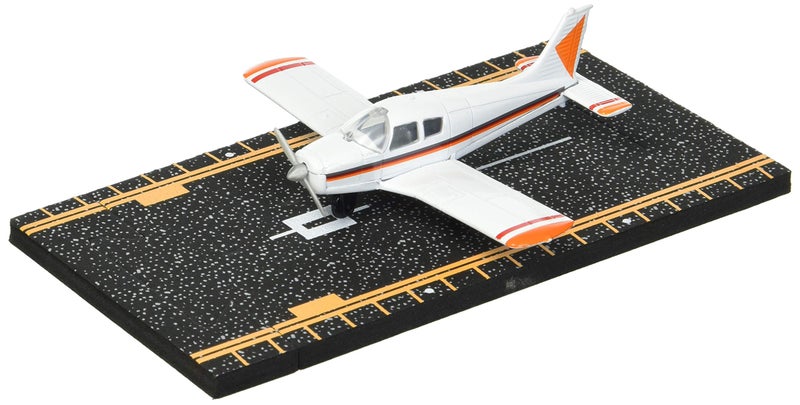 Hot Wings Planes Piper Cherokee with Connectible Runway in Aviation Museums Nationwide - Image 1